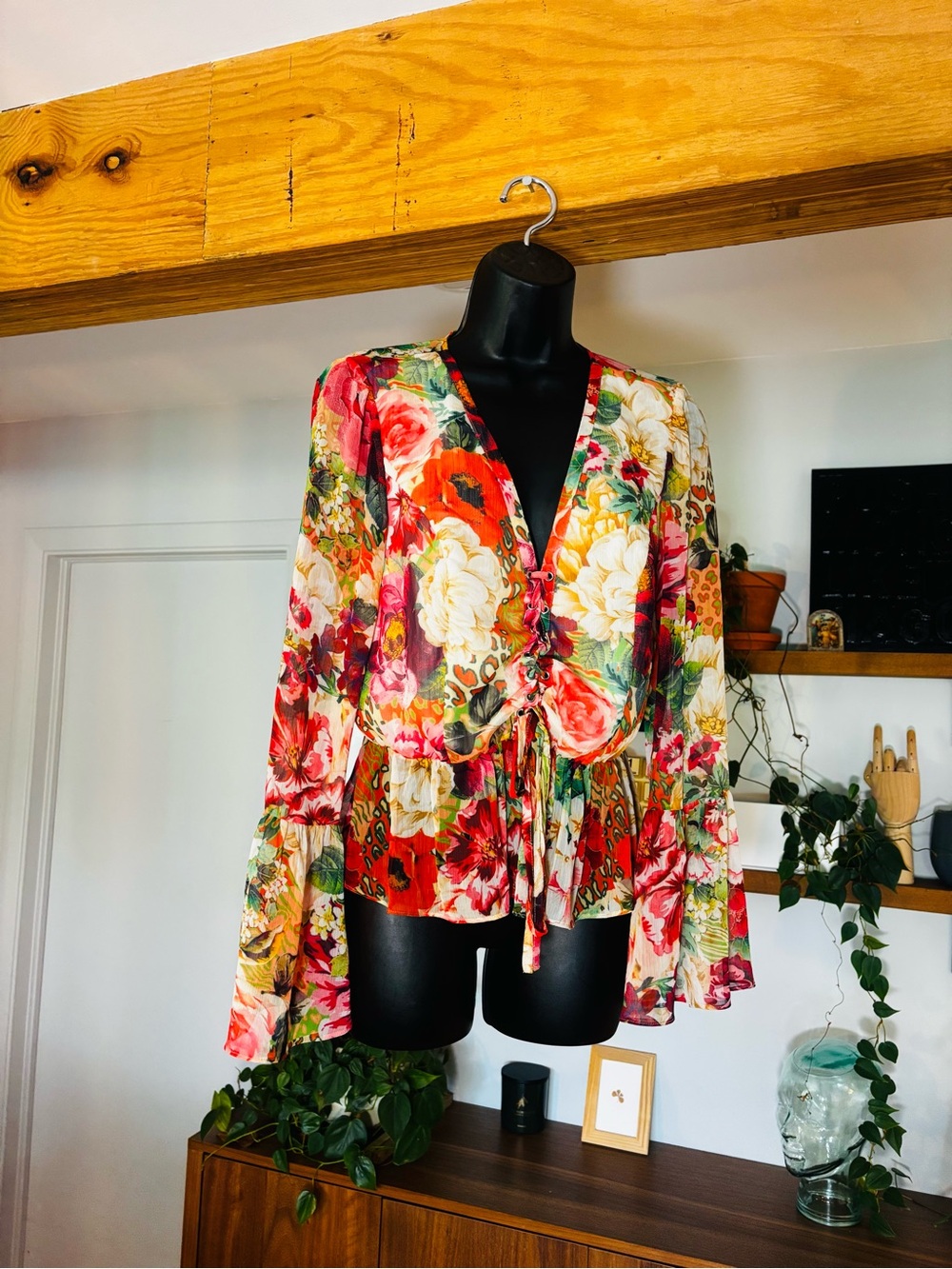 GUESS Romantic Floral Demi Peplum Blouse Lace Up V-Neck Bell Sleeve Boho